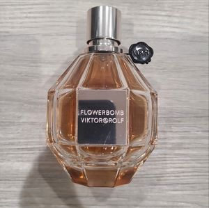 Flowerbomb Viktor & Rolf fragrance